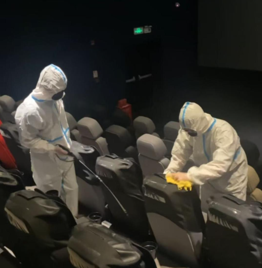 上布满白色虫卵当地影院回应冰球突破游戏女子发现座椅
